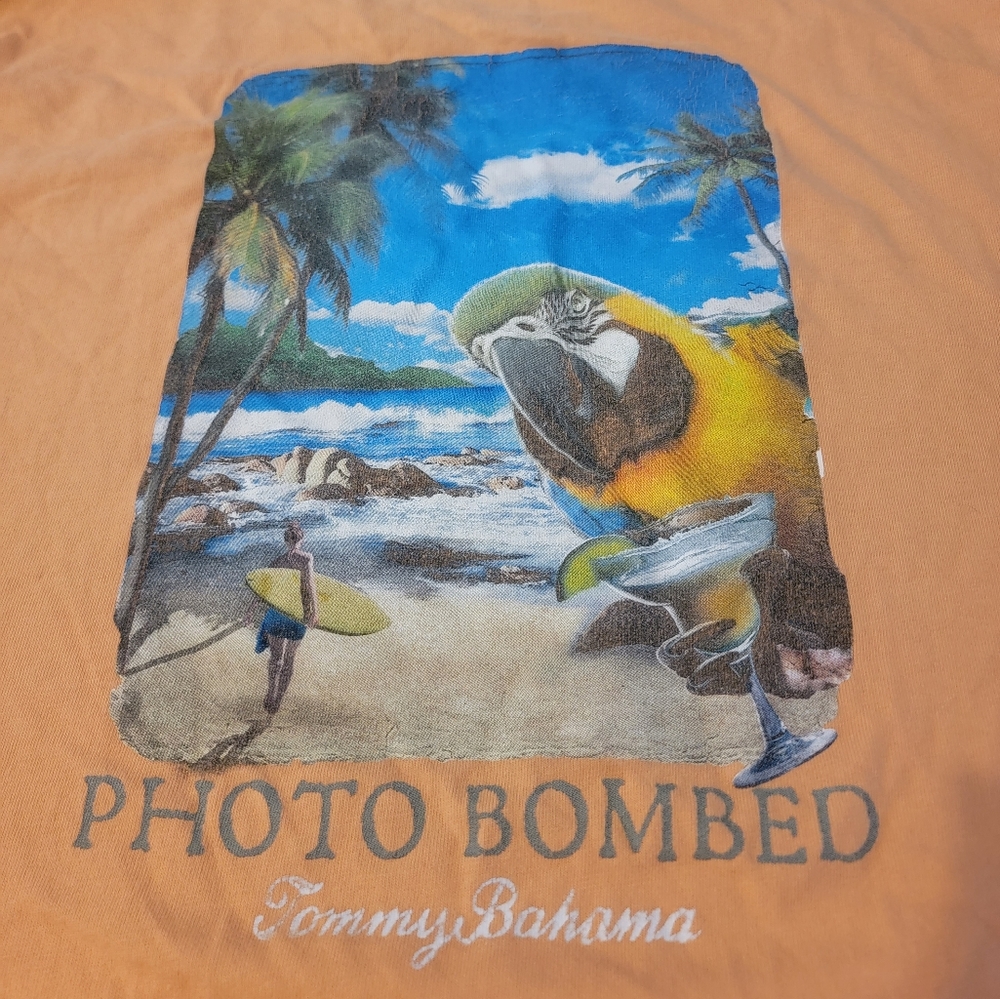 Tommy Bahama Photobomb Parrot T-shirt - Size Medium